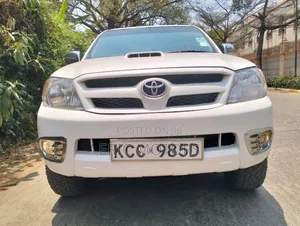Toyota Hilux 2008 White
