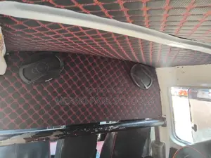 Nissan Caravan (Urvan) 2004 Yellow