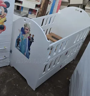 Newborns Kids Baby Cot Beds - Themed Cartoon Figures
