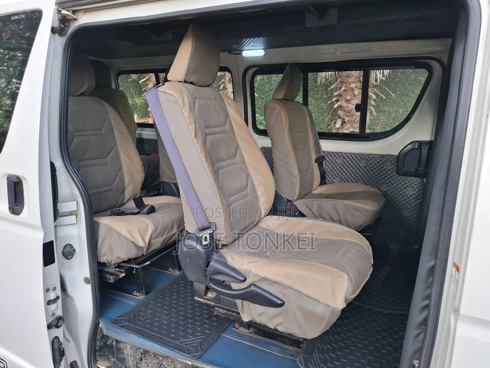 Toyota HiAce 2016 White