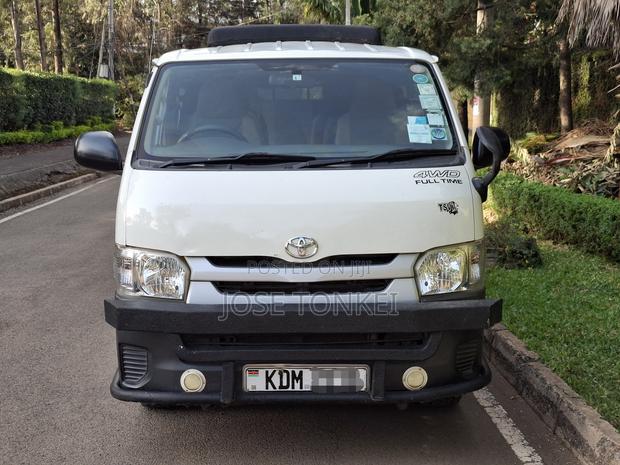 Toyota HiAce 2016 White