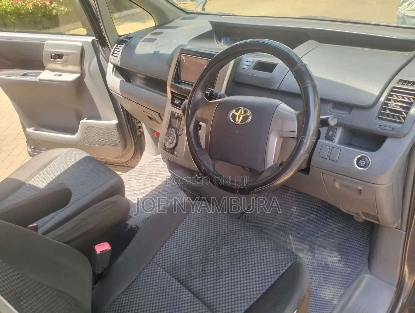 Toyota Noah 2010 Black