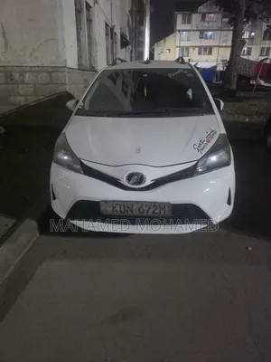 Toyota Vitz 2016 White