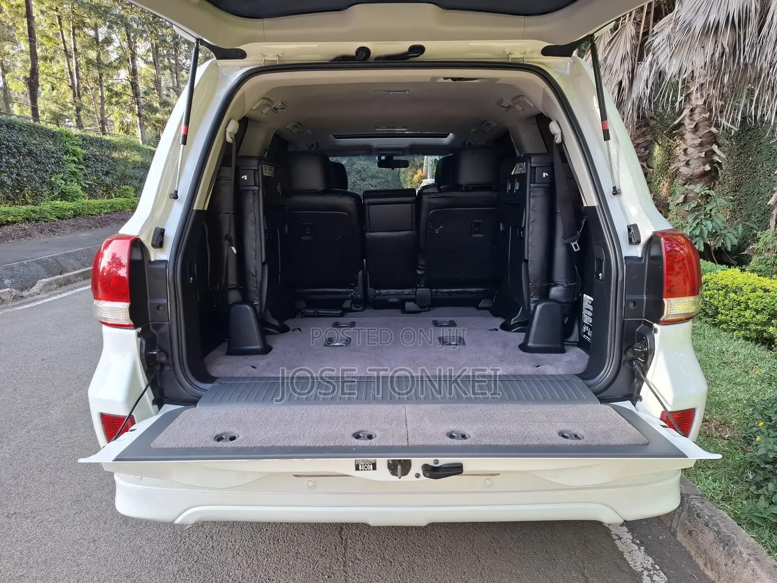 Toyota Land Cruiser 4.6 V8 ZX 2012 White
