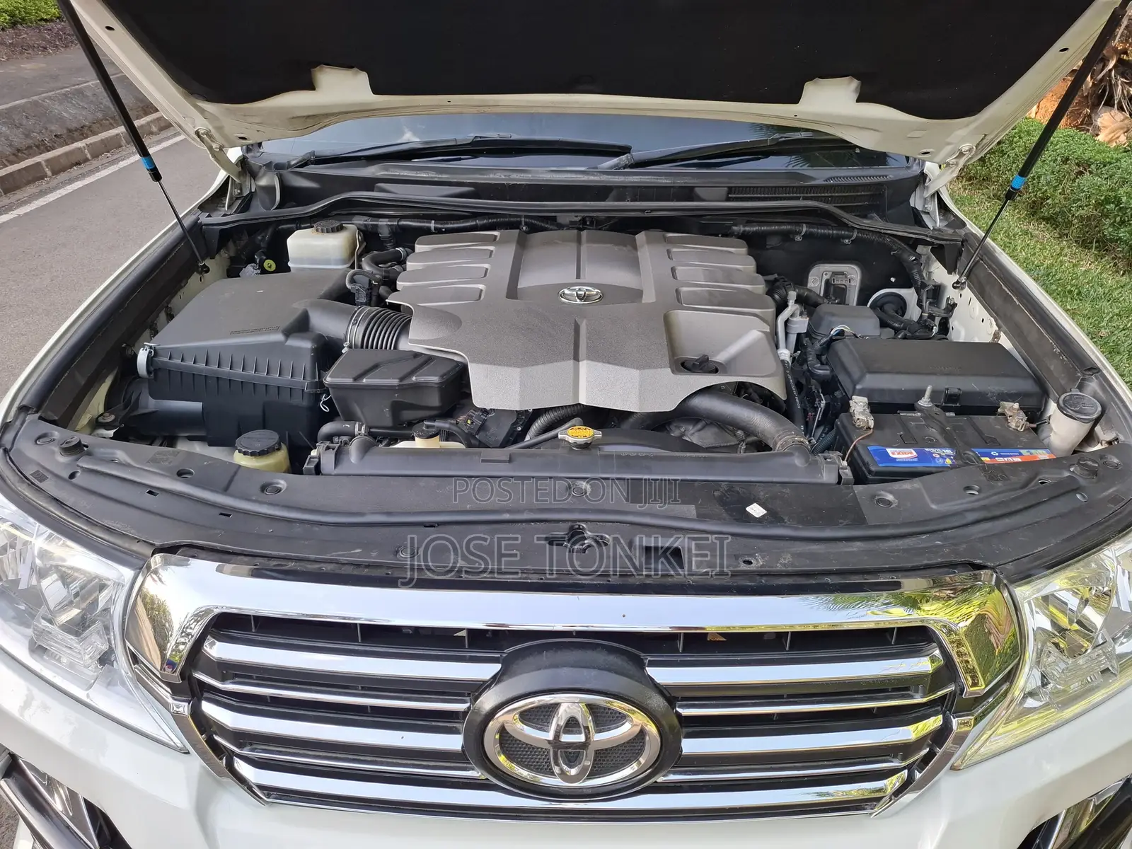 Toyota Land Cruiser 4.6 V8 ZX 2012 White