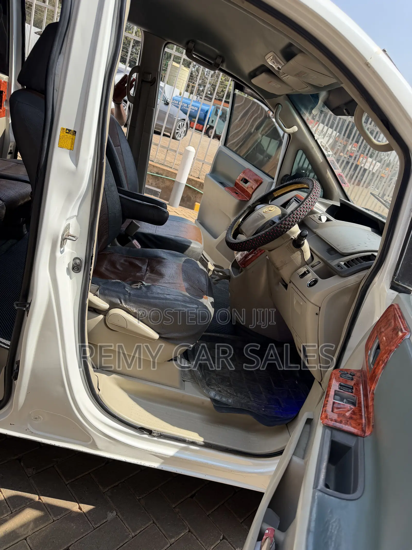 Toyota Noah 2009 White