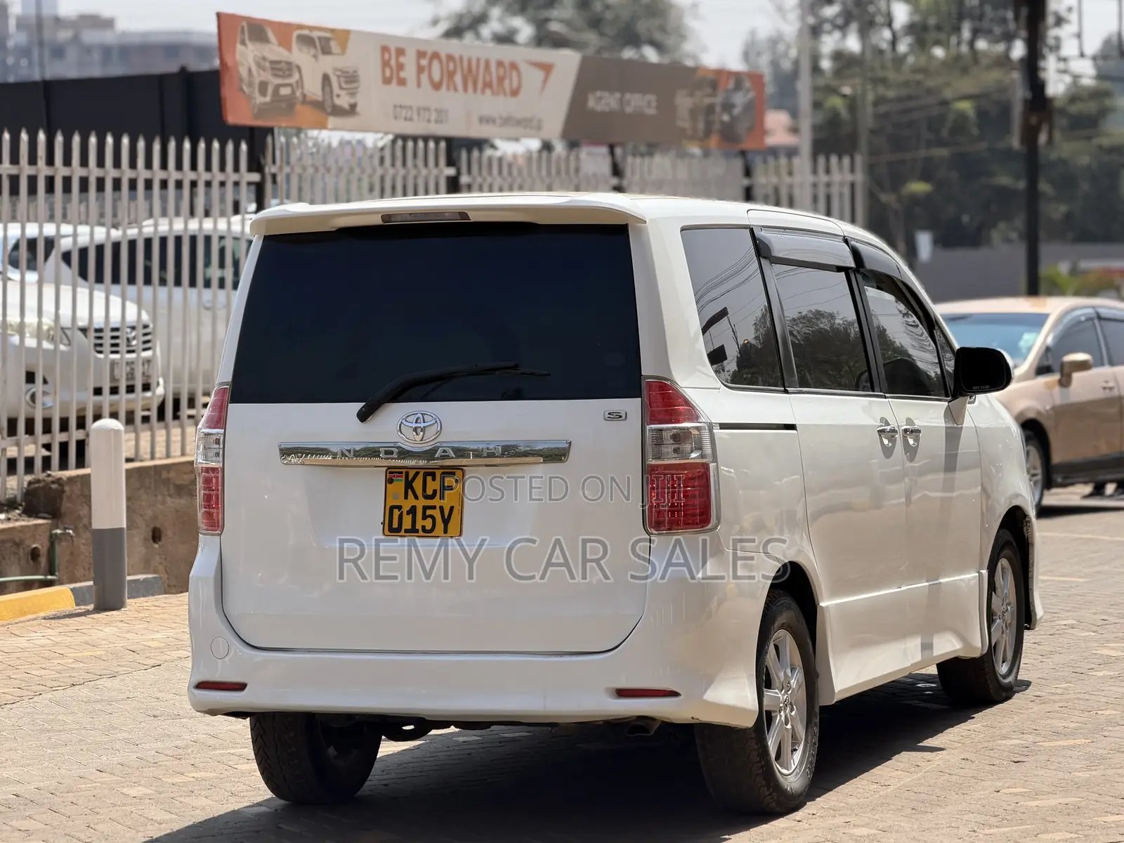 Toyota Noah 2009 White
