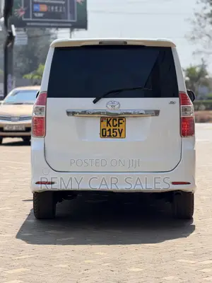 Toyota Noah 2009 White