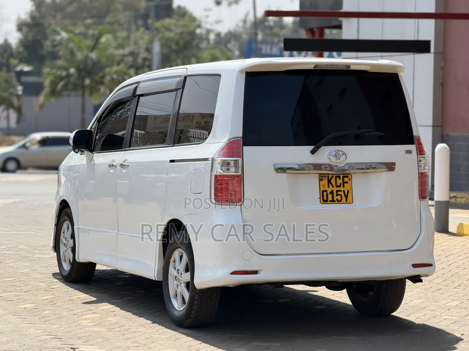 Toyota Noah 2009 White