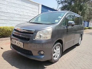 Toyota Noah 2.0 158hp FWD (8 Seater) 2010 Gray