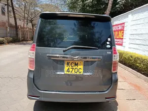 Toyota Noah 2.0 158hp FWD (8 Seater) 2010 Gray