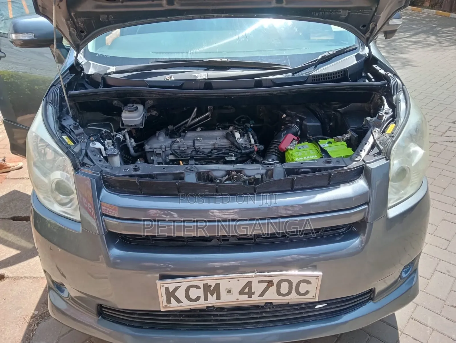 Toyota Noah 2.0 158hp FWD (8 Seater) 2010 Gray