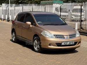 Nissan Tiida 2008 Gold