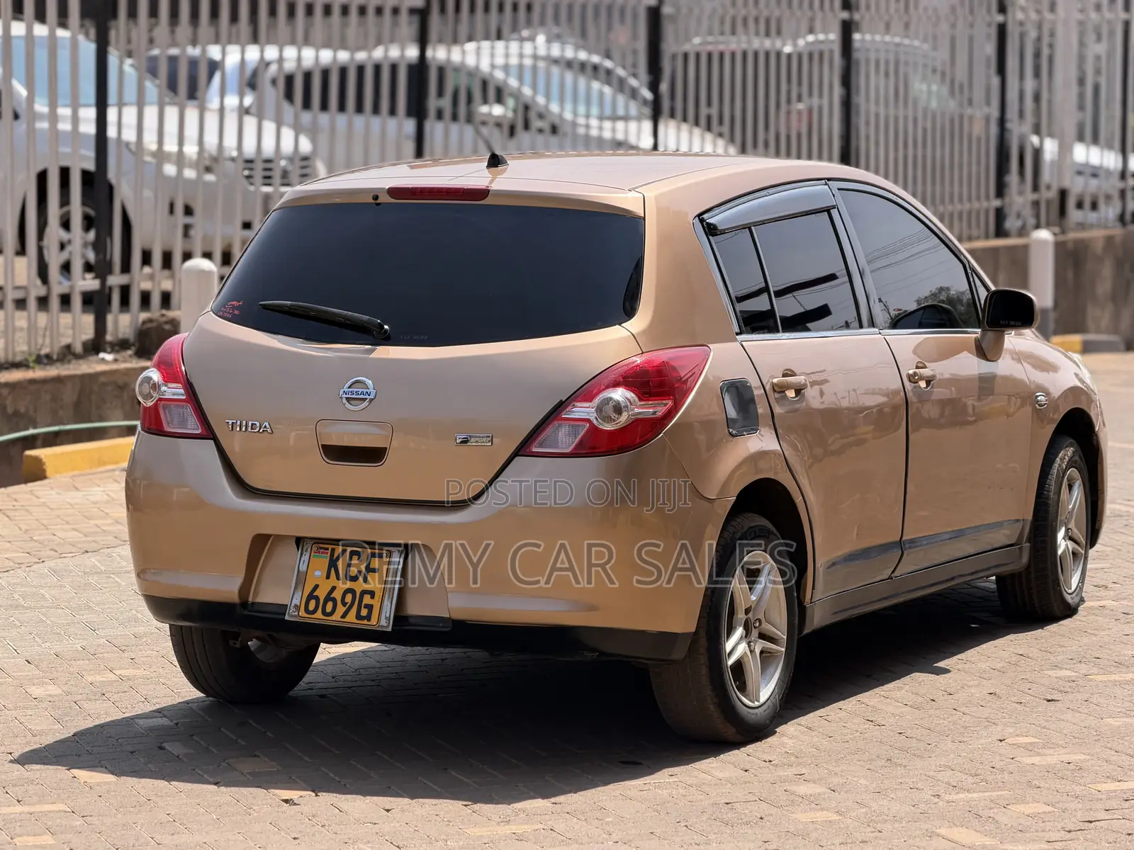 Nissan Tiida 2008 Gold