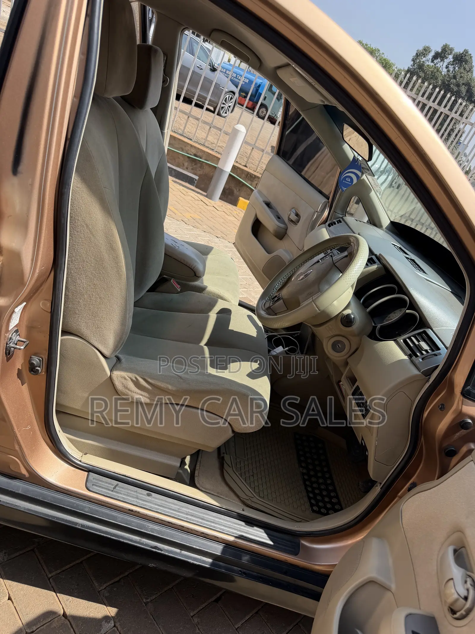 Nissan Tiida 2008 Gold