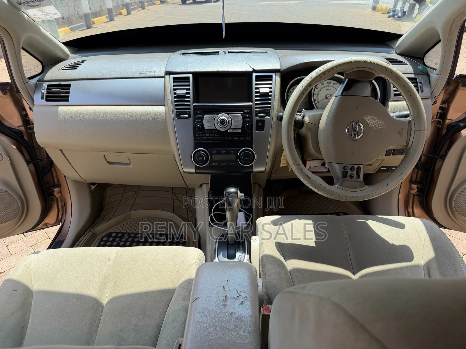 Nissan Tiida 2008 Gold