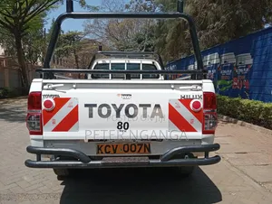 Toyota Hilux 2.5 D-4D SRX 2012 Off white