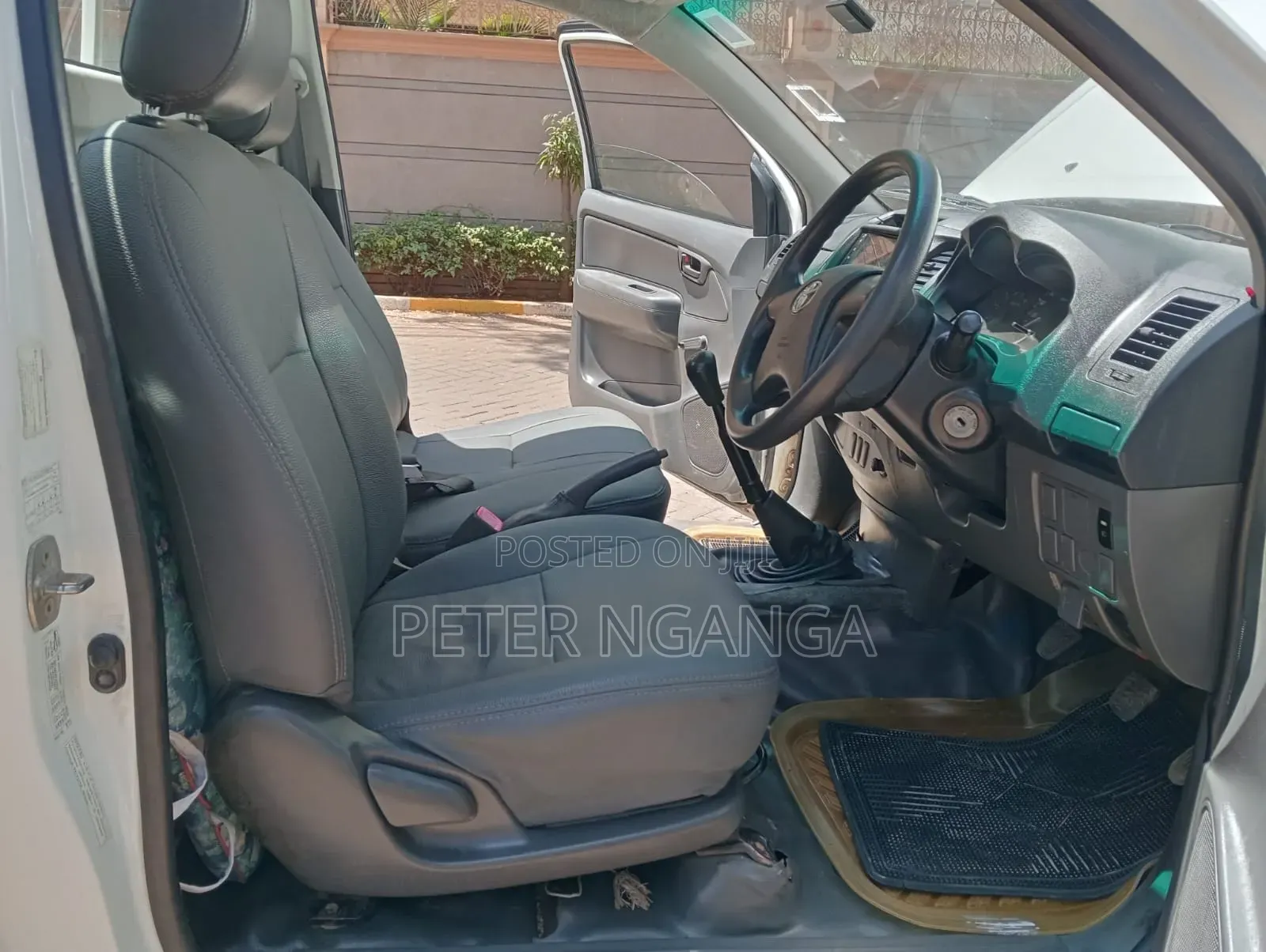 Toyota Hilux 2.5 D-4D SRX 2012 Off white