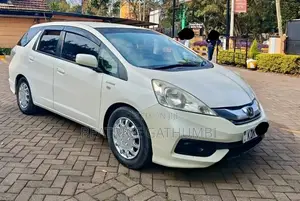 Honda Fit Shuttle 1.5 Hybrid 2WD 2015 White