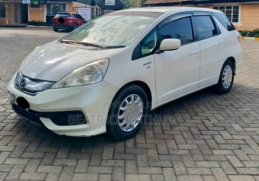 Honda Fit Shuttle 1.5 Hybrid 2WD 2015 White