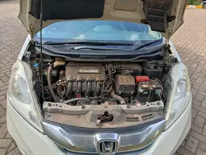 Honda Fit Shuttle 1.5 Hybrid 2WD 2015 White