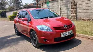 Toyota Auris 2011 Red