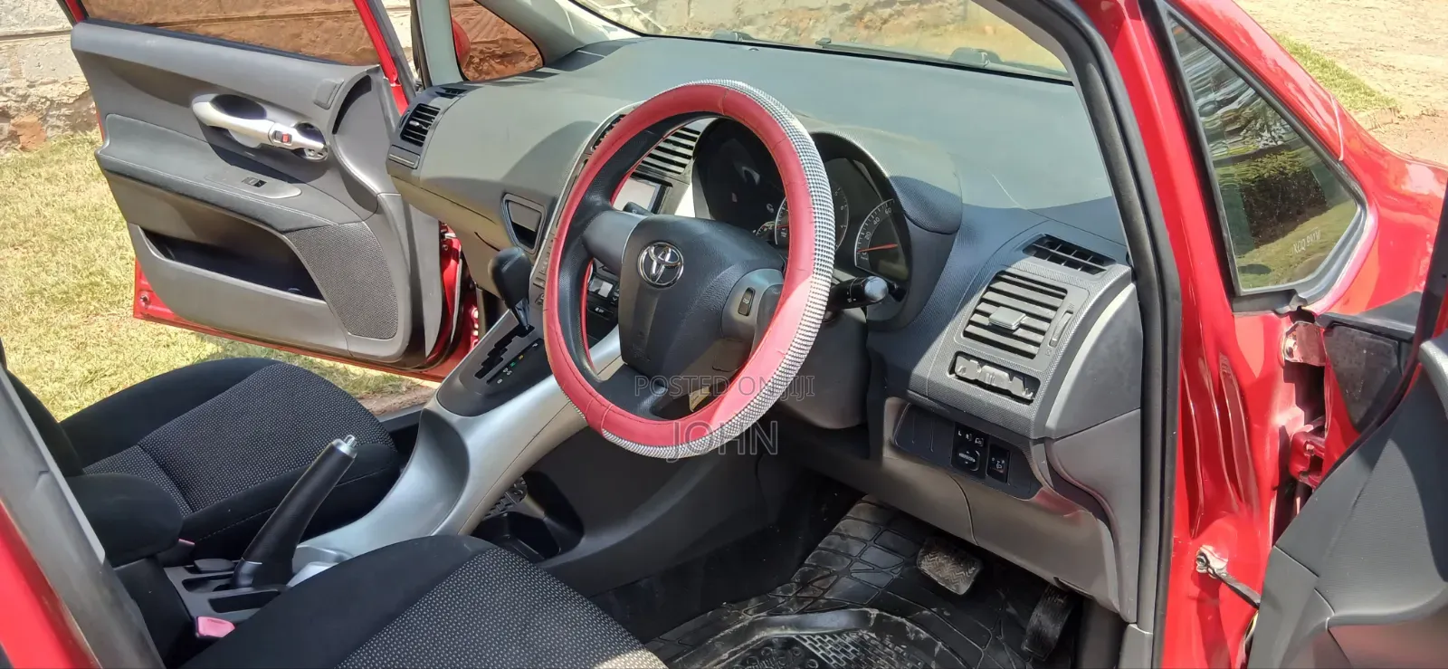 Toyota Auris 2011 Red