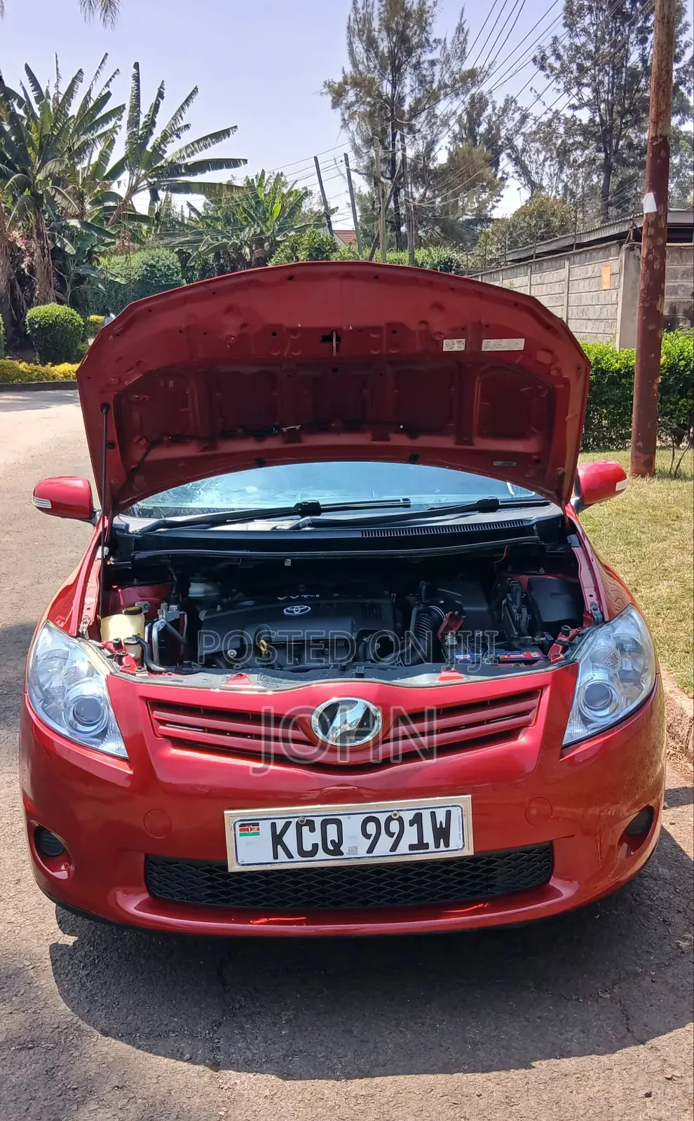 Toyota Auris 2011 Red