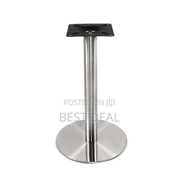 Round Table Stand - main view