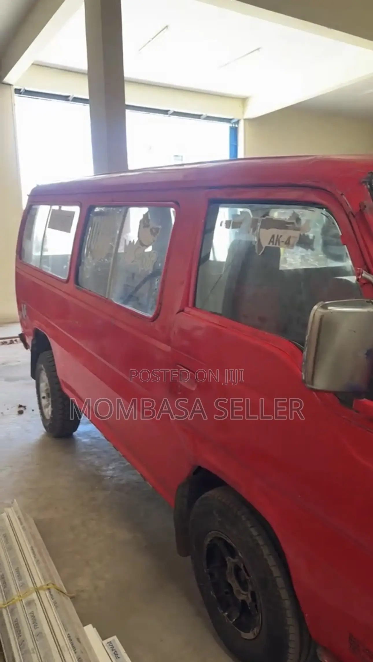 Nissan Caravan (Urvan) 2006 Red
