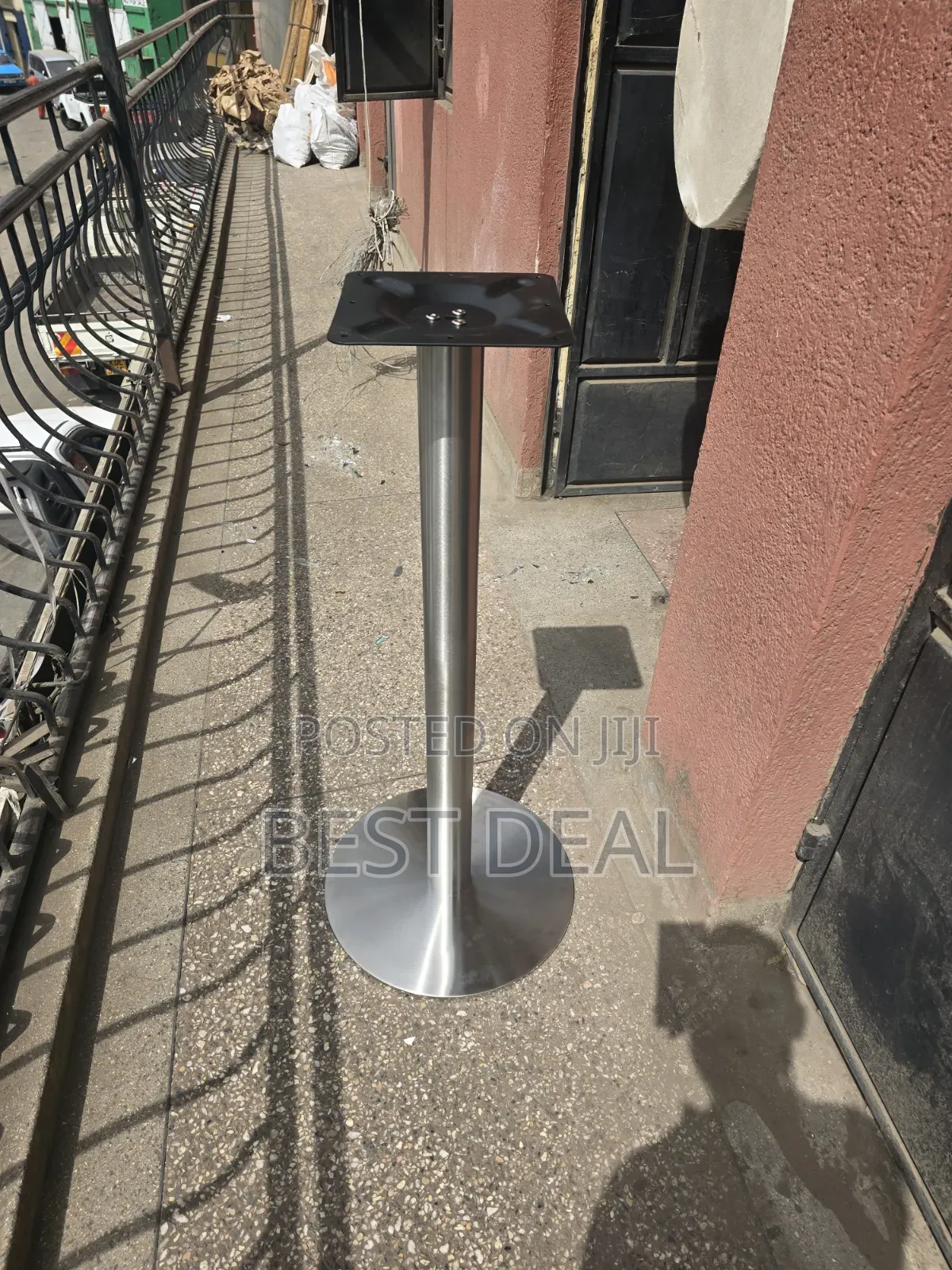 Round Table Stand