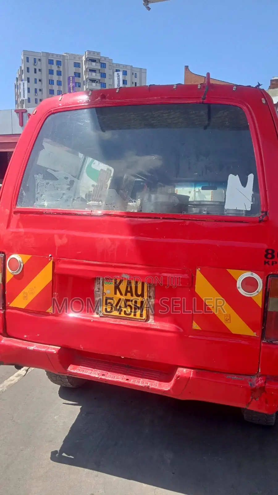 Nissan Caravan (Urvan) 2006 Red