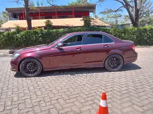 Mercedes-Benz C200 2009 Maroon