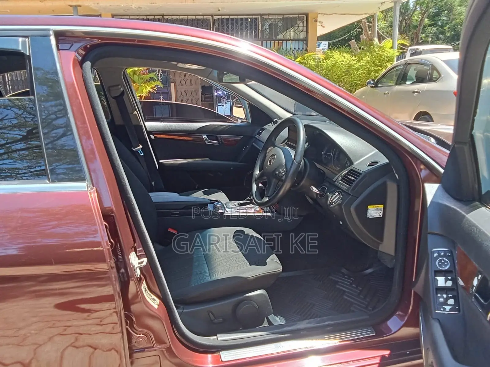 Mercedes-Benz C200 2009 Maroon