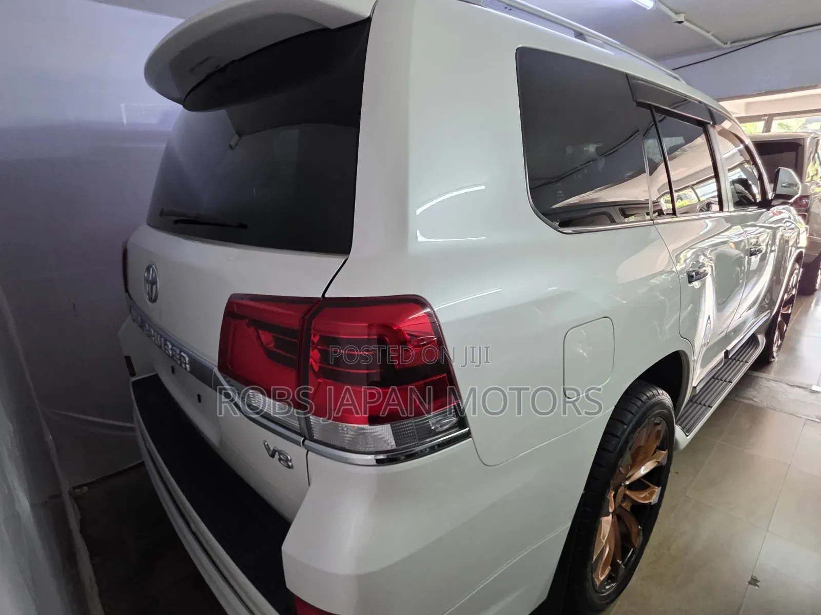 Toyota Land Cruiser 4.6 V8 ZX 2019 Pearl