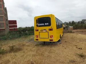 Isuzu NQR 2016 Yellow