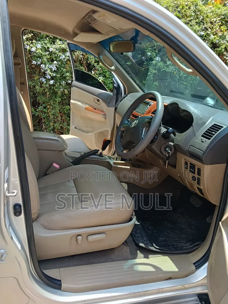 Toyota Hilux 3.0 D-4D 4x4 2013 Gold