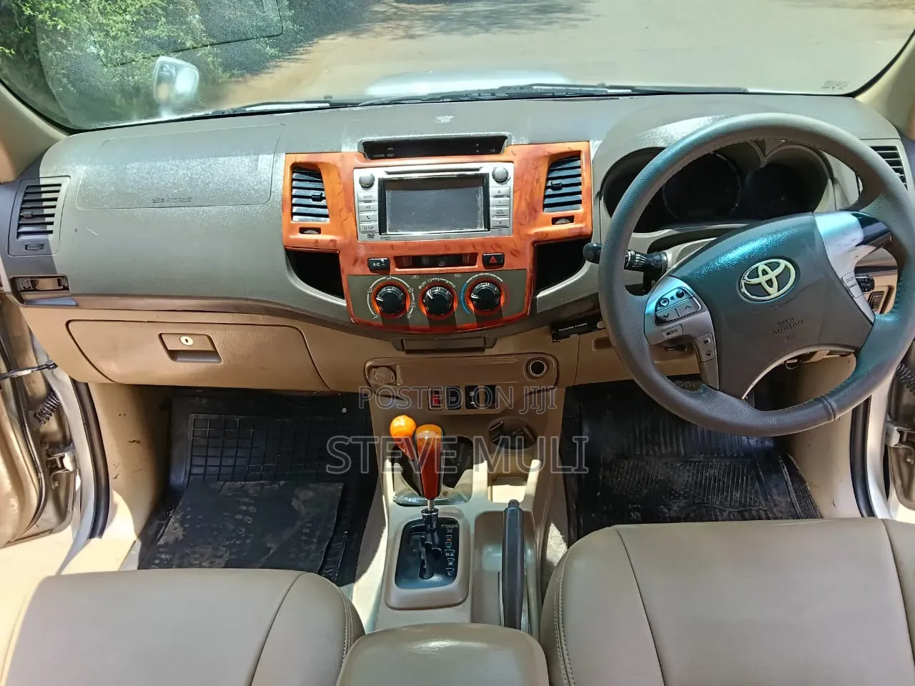 Toyota Hilux 3.0 D-4D 4x4 2013 Gold