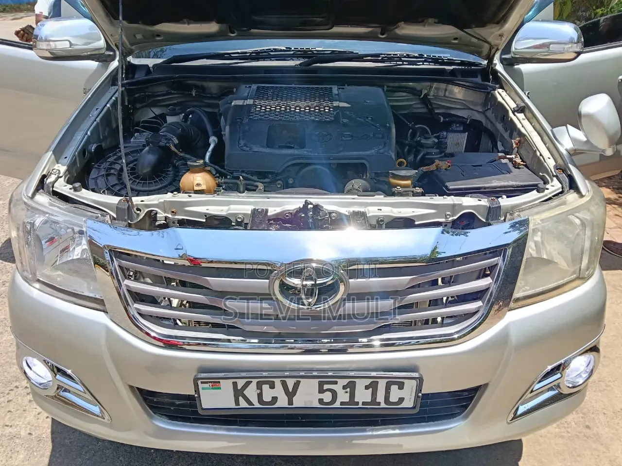 Toyota Hilux 3.0 D-4D 4x4 2013 Gold