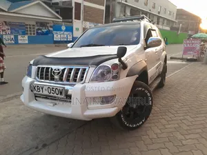 Toyota Land Cruiser 2007 White