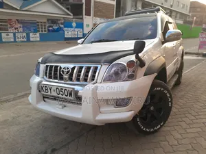 Toyota Land Cruiser 2007 White