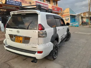 Toyota Land Cruiser 2007 White