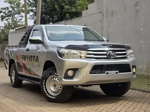 Toyota Hilux 2019 Silver
