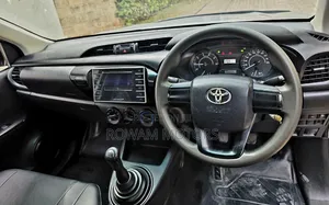 Toyota Hilux 2019 Silver