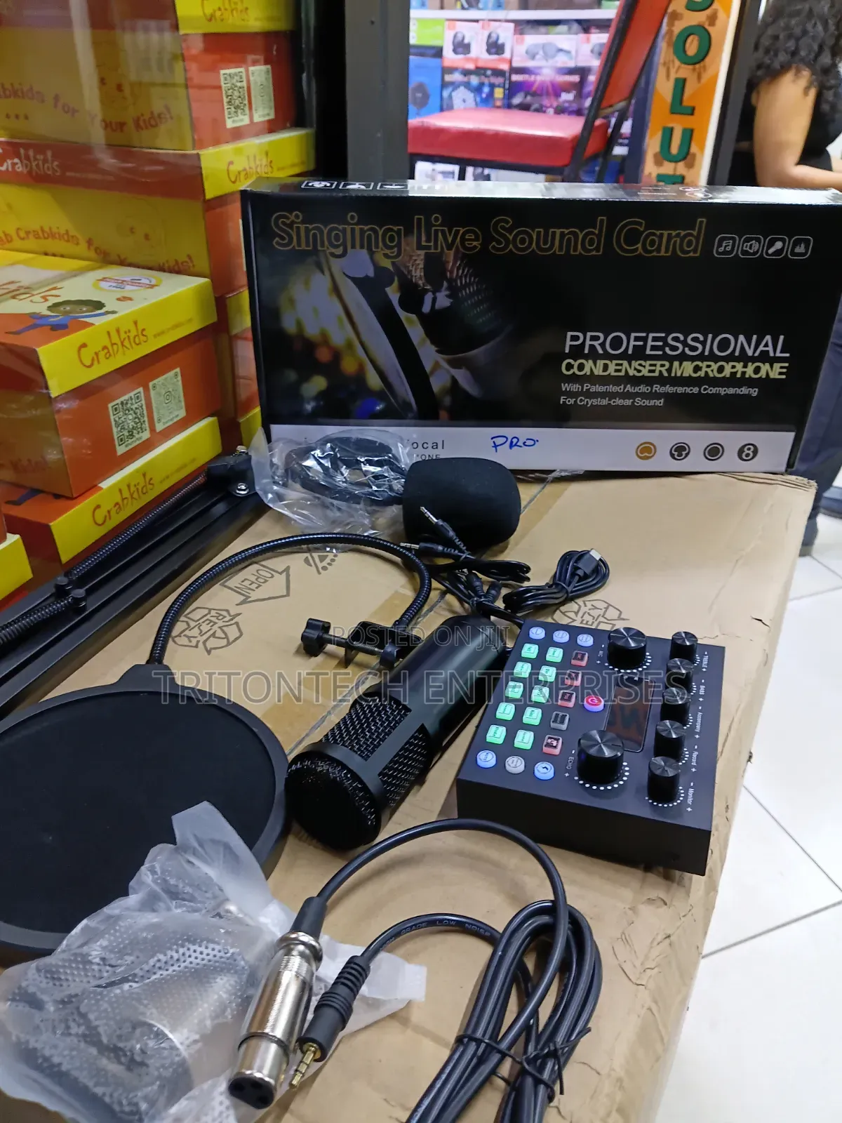 Crystal-Clear Vocal Set: Pro BM-800 Microphone V10 Live Deck