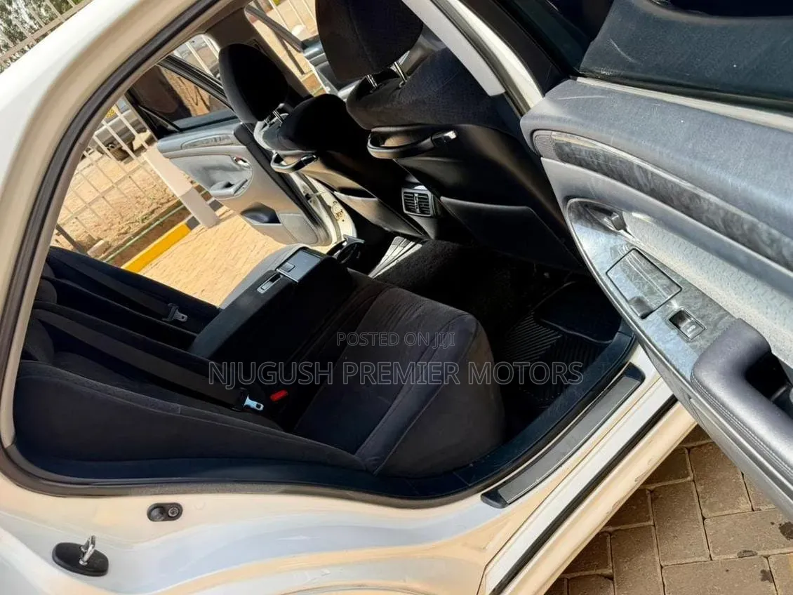 Toyota Crown 2007 White