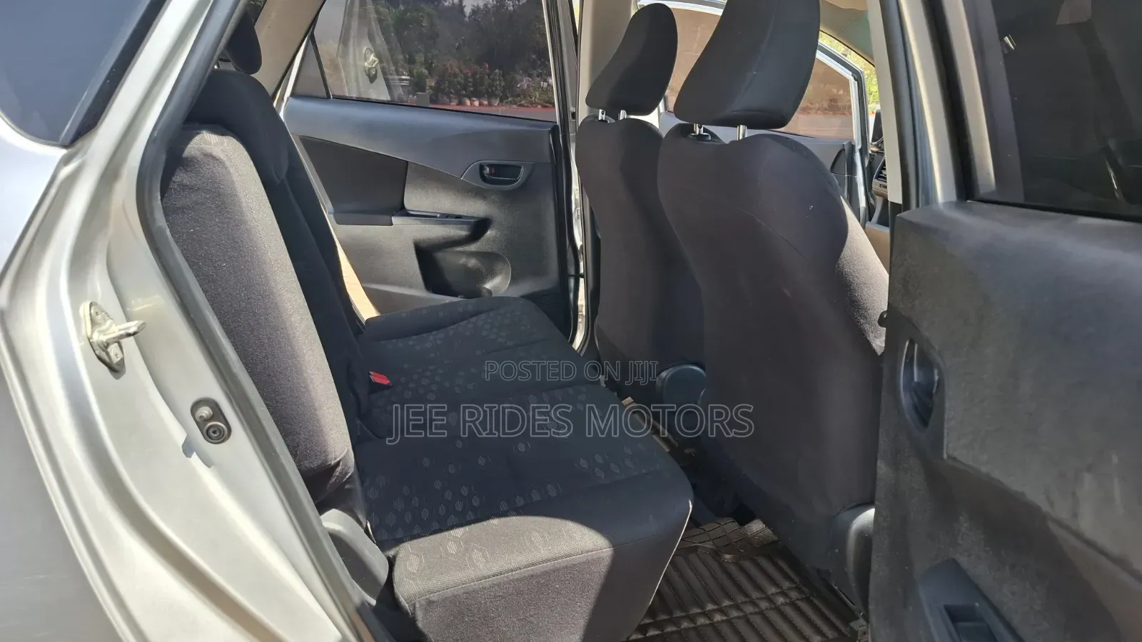 Toyota Ractis 1.5 FWD 2014 Silver