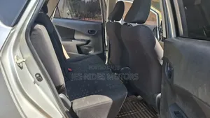 Toyota Ractis 1.5 FWD 2014 Silver