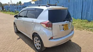 Toyota Ractis 1.5 FWD 2014 Silver
