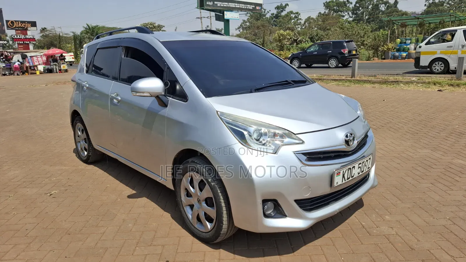 Toyota Ractis 1.5 FWD 2014 Silver
